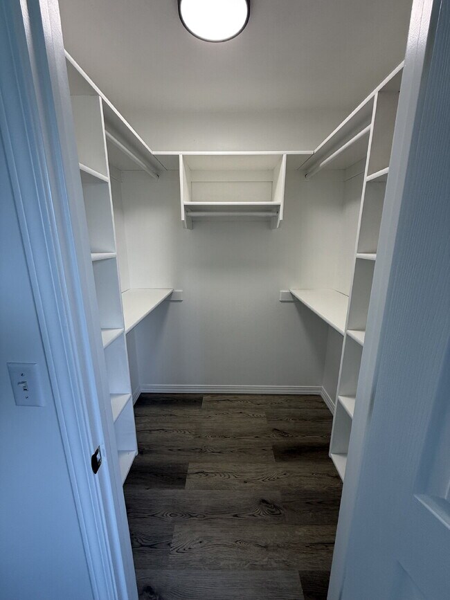 Building Photo - "Charming, newly renovated, 4-Bed, 3-Bath ...