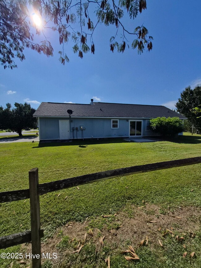Building Photo - 204 Zachary Ln