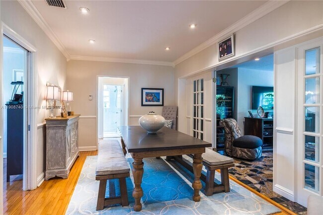 Building Photo - 1921 SW 18th Ave