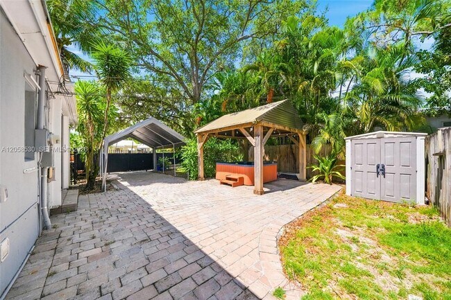 Building Photo - 2301 Tequesta Ln