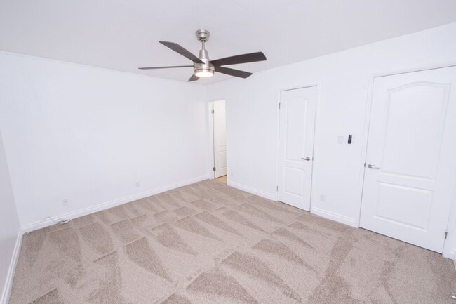 Building Photo - $500 off first month rent! 2BR/1.5BA Condo! 2 parking spaces