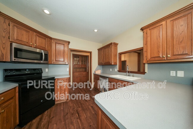 Building Photo - 160 N Lakeside Terrace