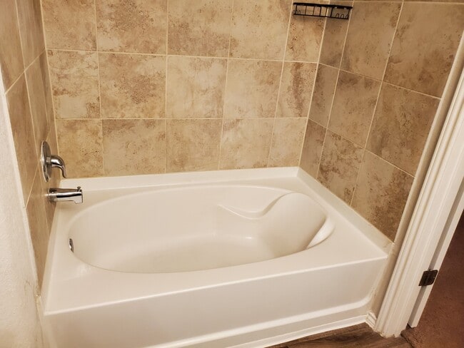 Building Photo - 10110 Raspberry Oak