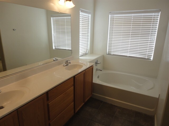 Building Photo - 5711 W Shady Grove Dr