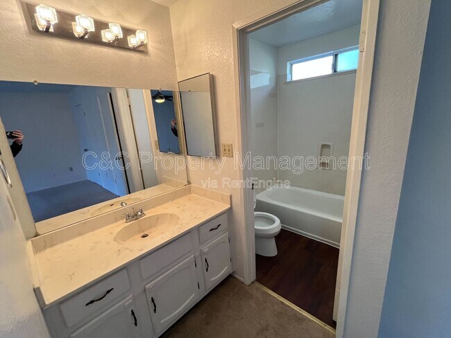 Building Photo - 930 Amaretto Dr