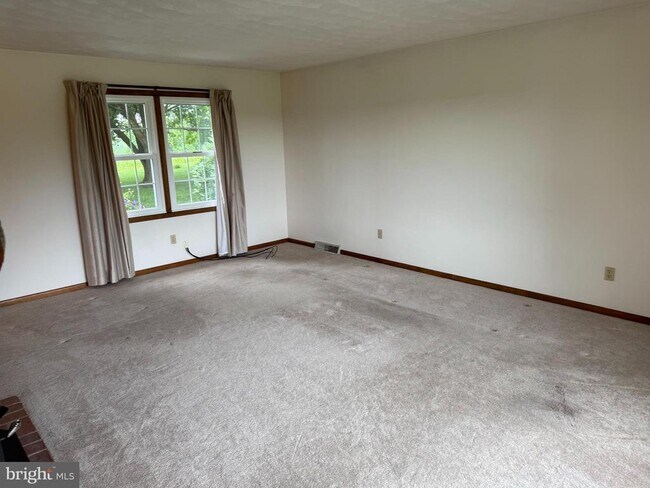 Building Photo - 5293 Roller Rd