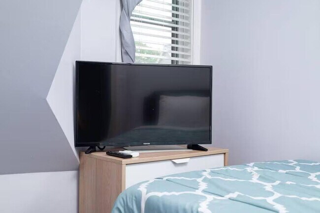 Building Photo - 810 Broadway-SI ID1511377P