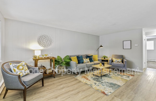 Building Photo - 434 W 10th St