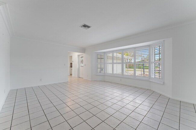 Building Photo - 130 Gulfstream Rd