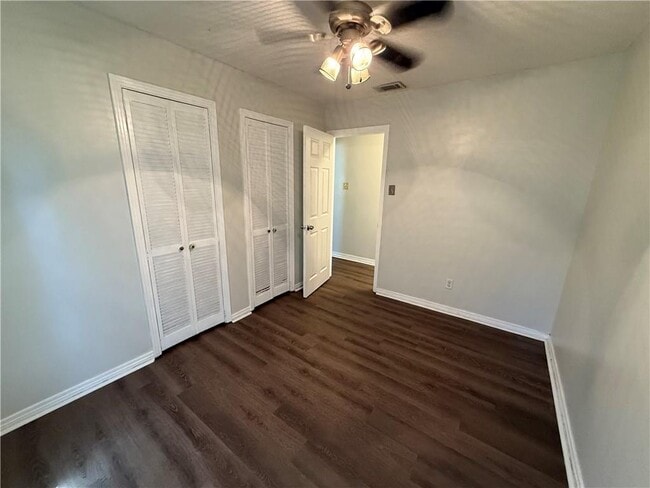 Building Photo - 1308 Charmaine Cir E