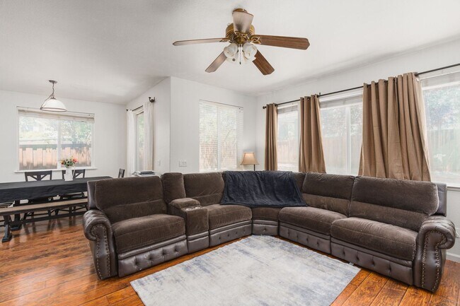 Building Photo - 6960 Rioja Ct