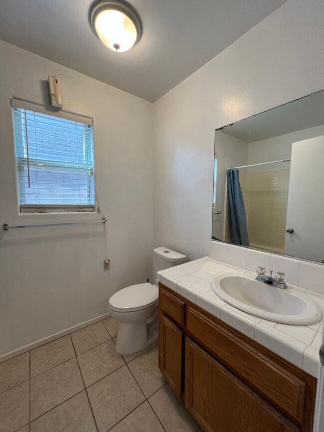 Building Photo - 1516 Hadar Rd