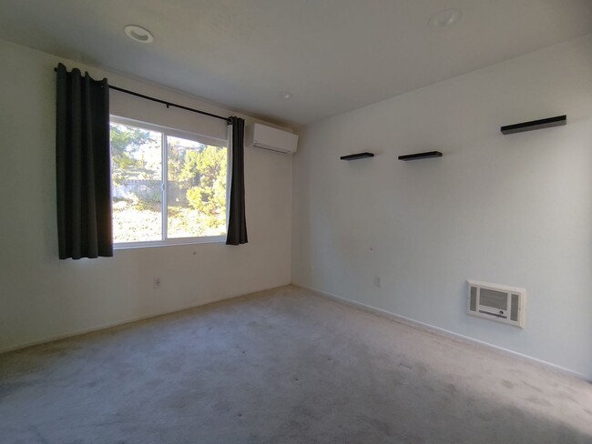 Building Photo - Bright and Remodeled 2 Bed 2.5 Bath Townho...