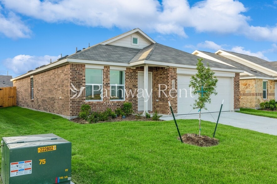 Primary Photo - 1255 Falcon Hts Dr
