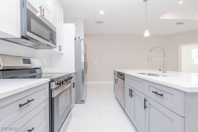 Building Photo - 4417 22nd St SW