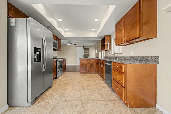 Building Photo - 1056 W Pecos Ave