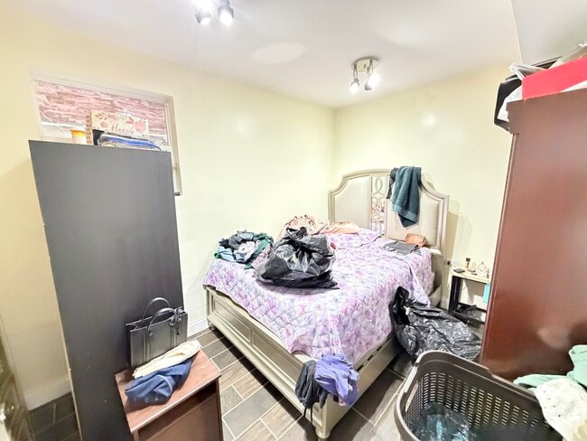 Building Photo - 2817 N Clybourn Ave