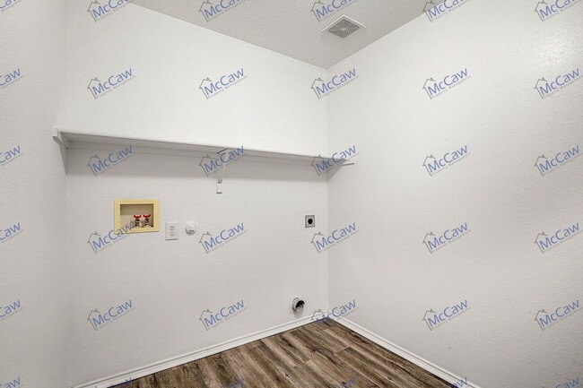 Building Photo - 2543 Barksdale Dr