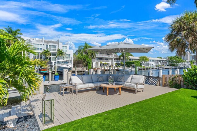 Building Photo - 2813 NE 29th St