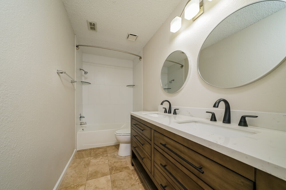 Building Photo - 6732 Woodsmoke Way