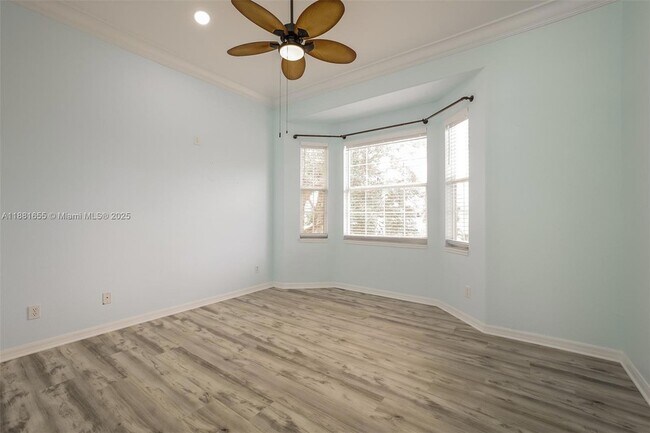 Building Photo - 771 Park Ave