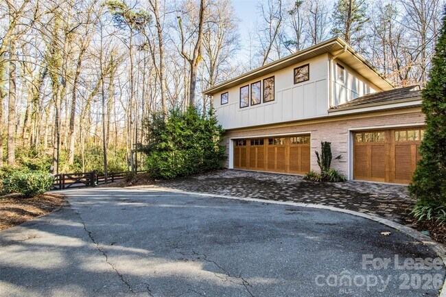 Building Photo - 3911 Lakeside Dr