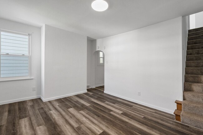 Building Photo - 17 E Sherman St
