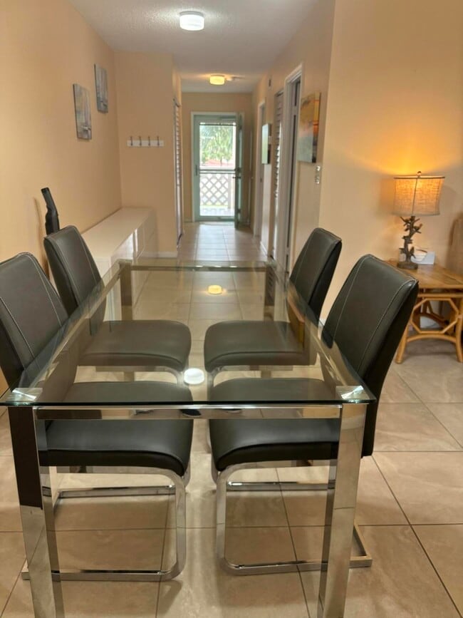 Building Photo - 353 S US Hwy 1