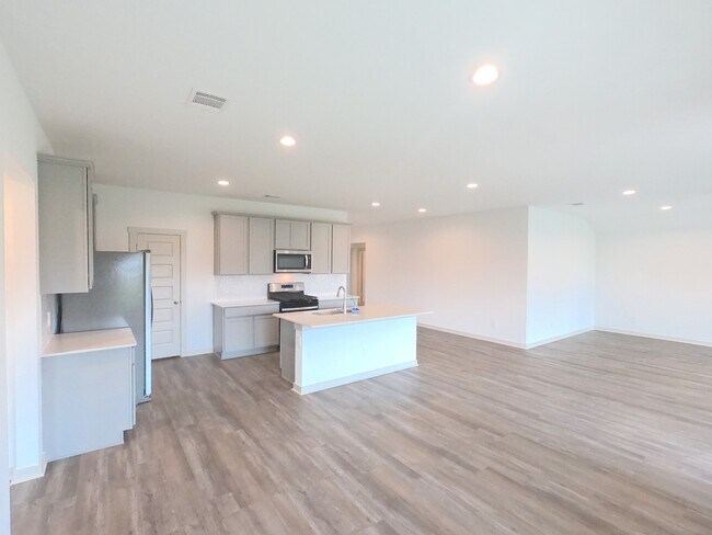 Building Photo - 1119 Hyde Lk Ln