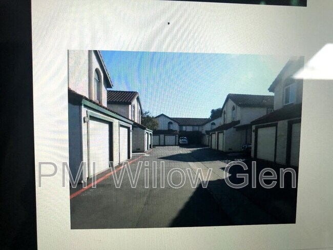 Building Photo - 393 Englert Ct