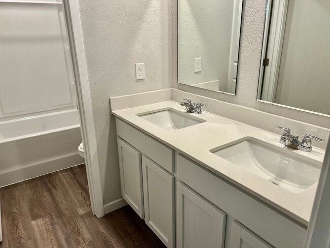 Building Photo - Large 4 Bed, 3 Bath Home with Loft – Built in 2024!