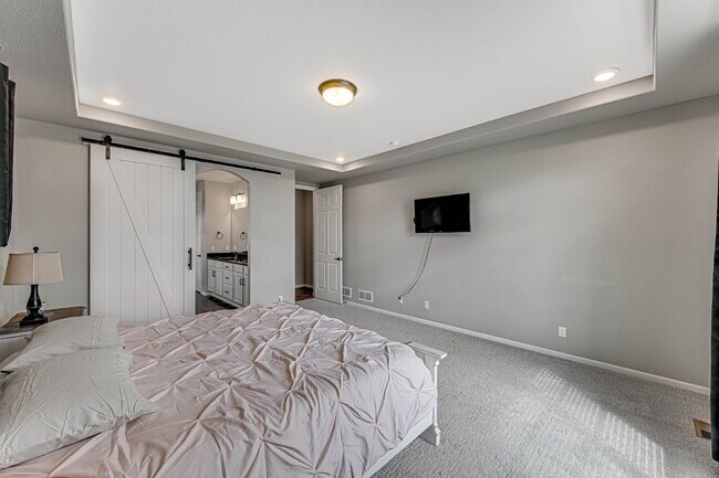 Building Photo - $4,795.00, 5 bed, 3.5 bath located in Denver.