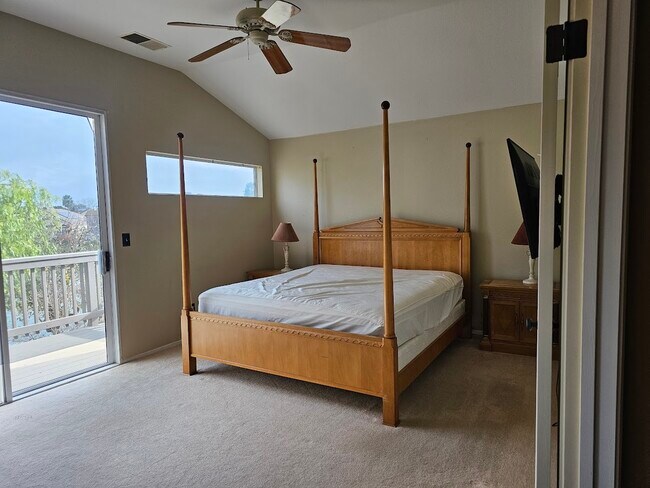Building Photo - 2431 Pinehurst Ct