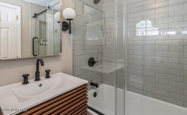 Building Photo - 24 Layton Ave