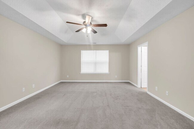 Building Photo - PRICE DROP!!! 3 BEDROOM 2.5 BATH SOUTH FULTON HOME!!