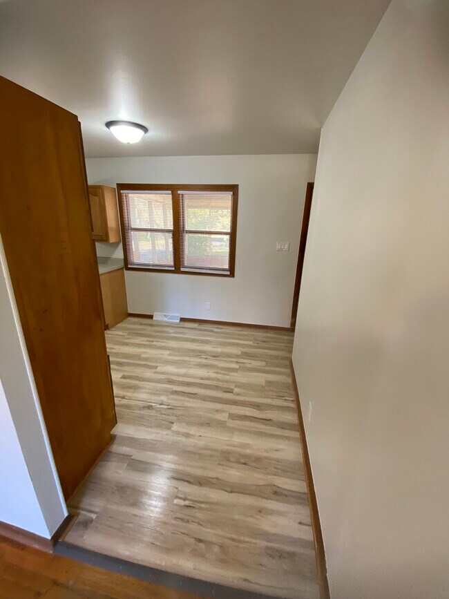 Building Photo - 4000 SE Mercier St