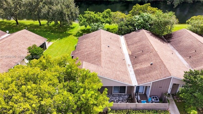 Building Photo - 570 Woodgate Cir