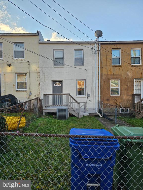 Building Photo - 3238 Westmont Ave