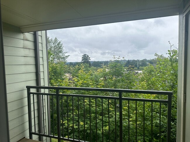 Building Photo - Sterling Heights Condo - Bellevue