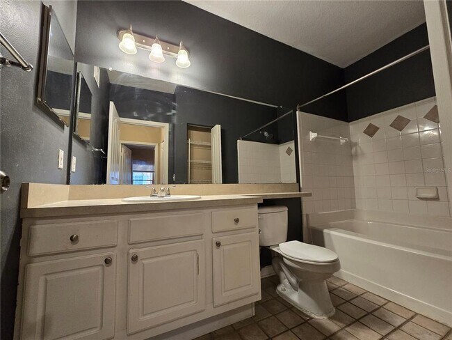 Building Photo - 4207 S Dale Mabry Hwy