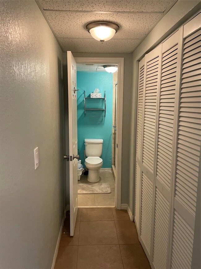 Building Photo - 7837 Golf Cir Dr