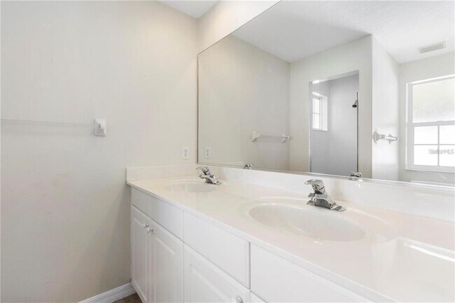 Building Photo - 3763 St Charles Cir