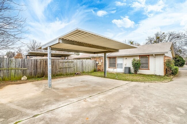 Building Photo - 2521 Indigo Ln