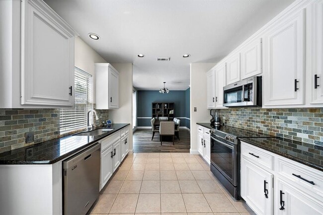 Building Photo - 3607 Chesapeake Ct
