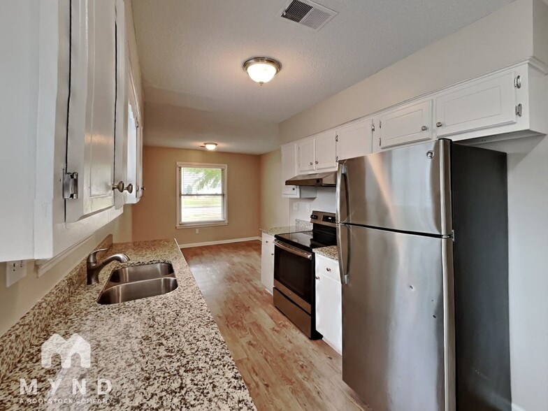 Building Photo - 7256 Rose Trail Dr