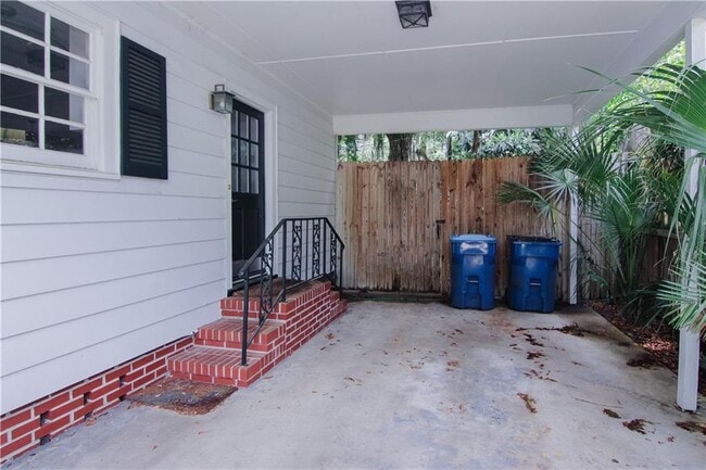 Building Photo - 1207 Pine Ave