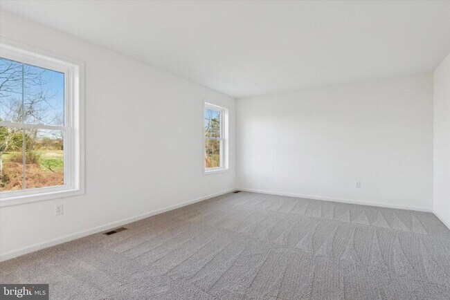 Building Photo - 140 SILVERSMITH Rd