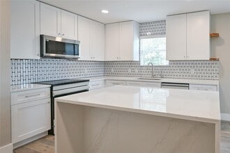 Building Photo - 13617 Coomer Path