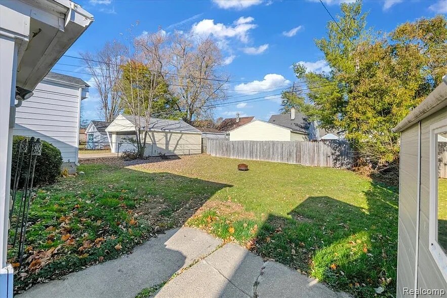 Building Photo - 266 Massoit St