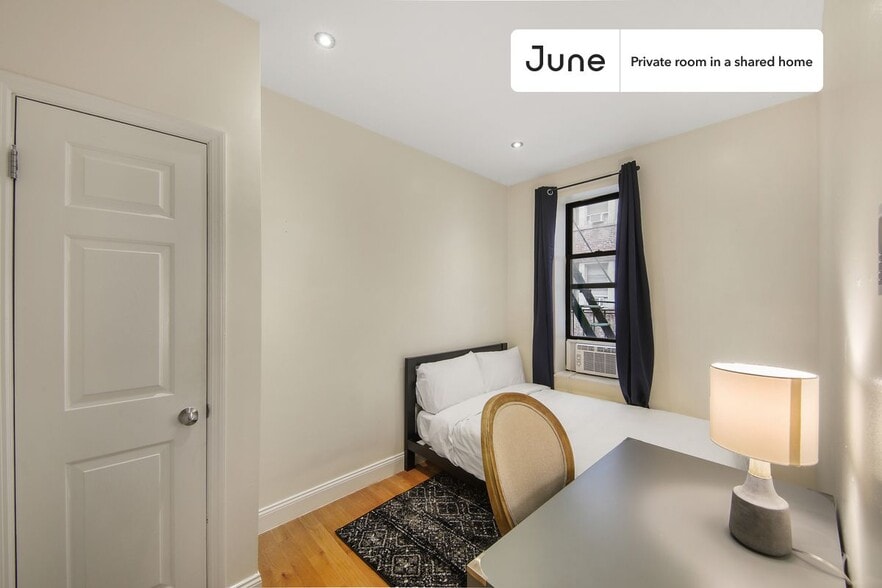 Building Photo - Private bedroom in 4 bed/1 bath Home
